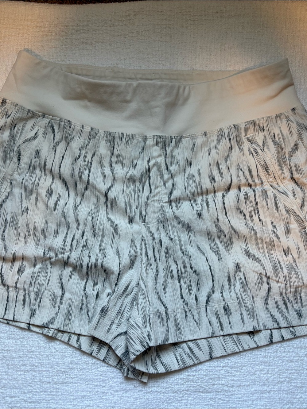 Athleta Cream and Black Patterned High-Rise Athletic Shorts